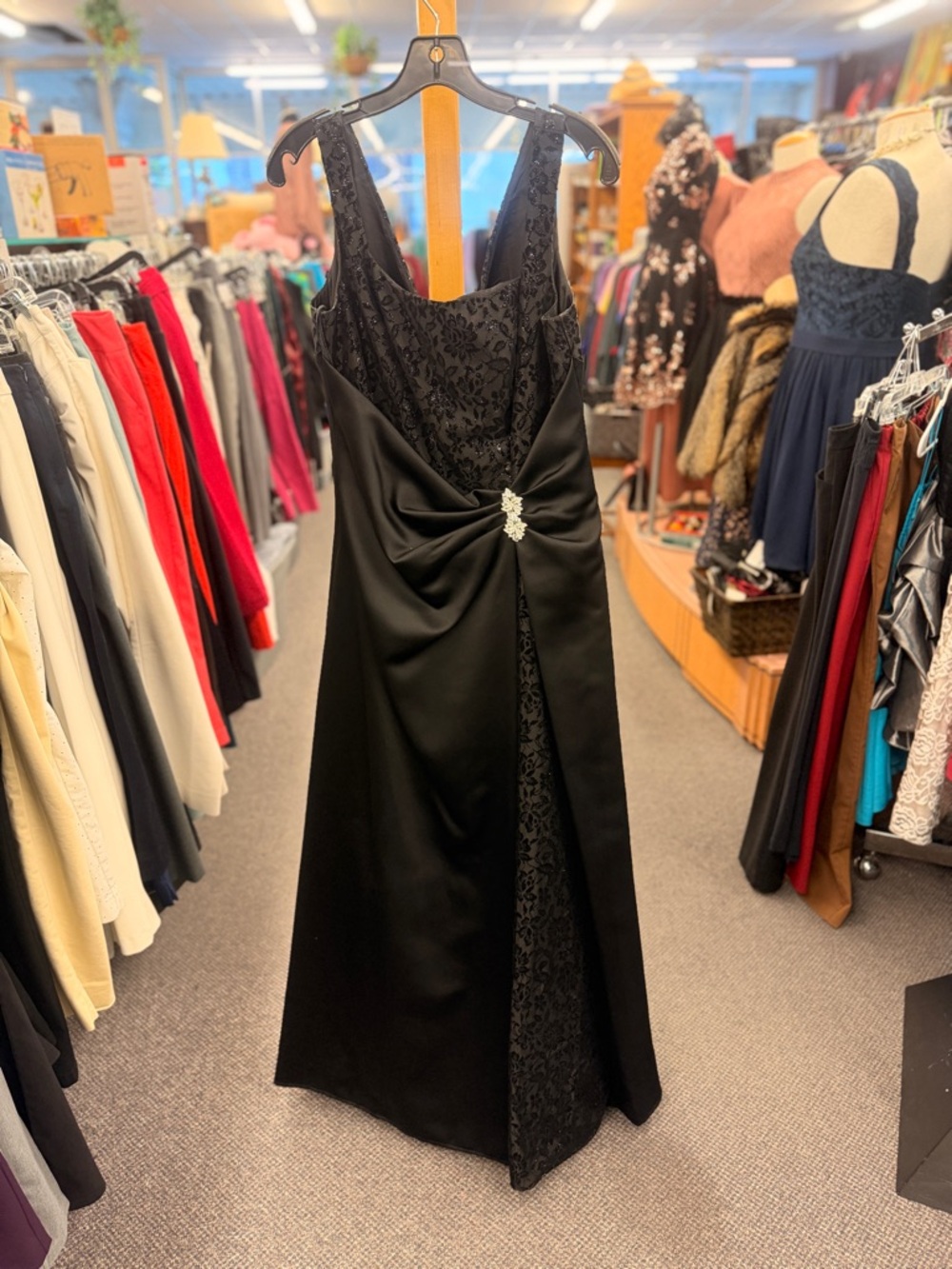 Michelangelo Ladies 10 Black formal gown floor length